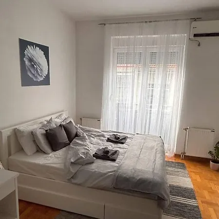Apartman S11 *